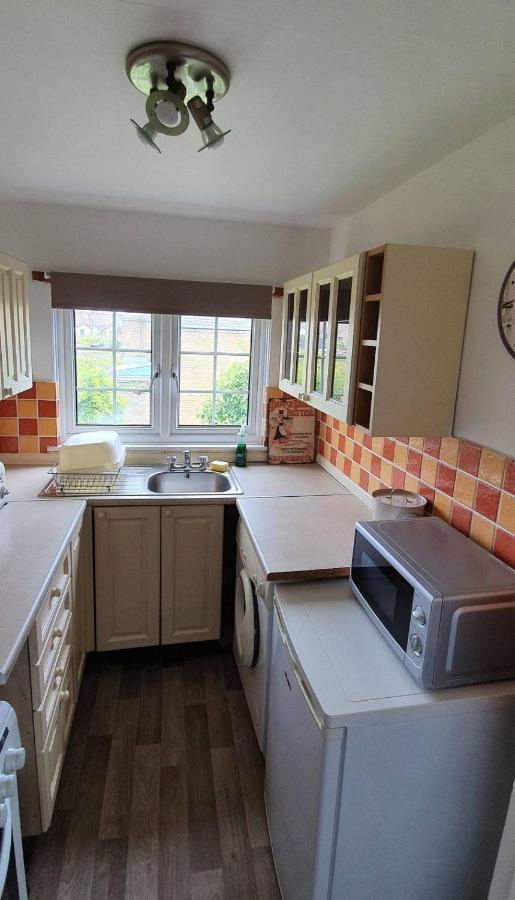 Beautiful 1 Bedroom Cottage With Courtyard. Діл Екстер'єр фото